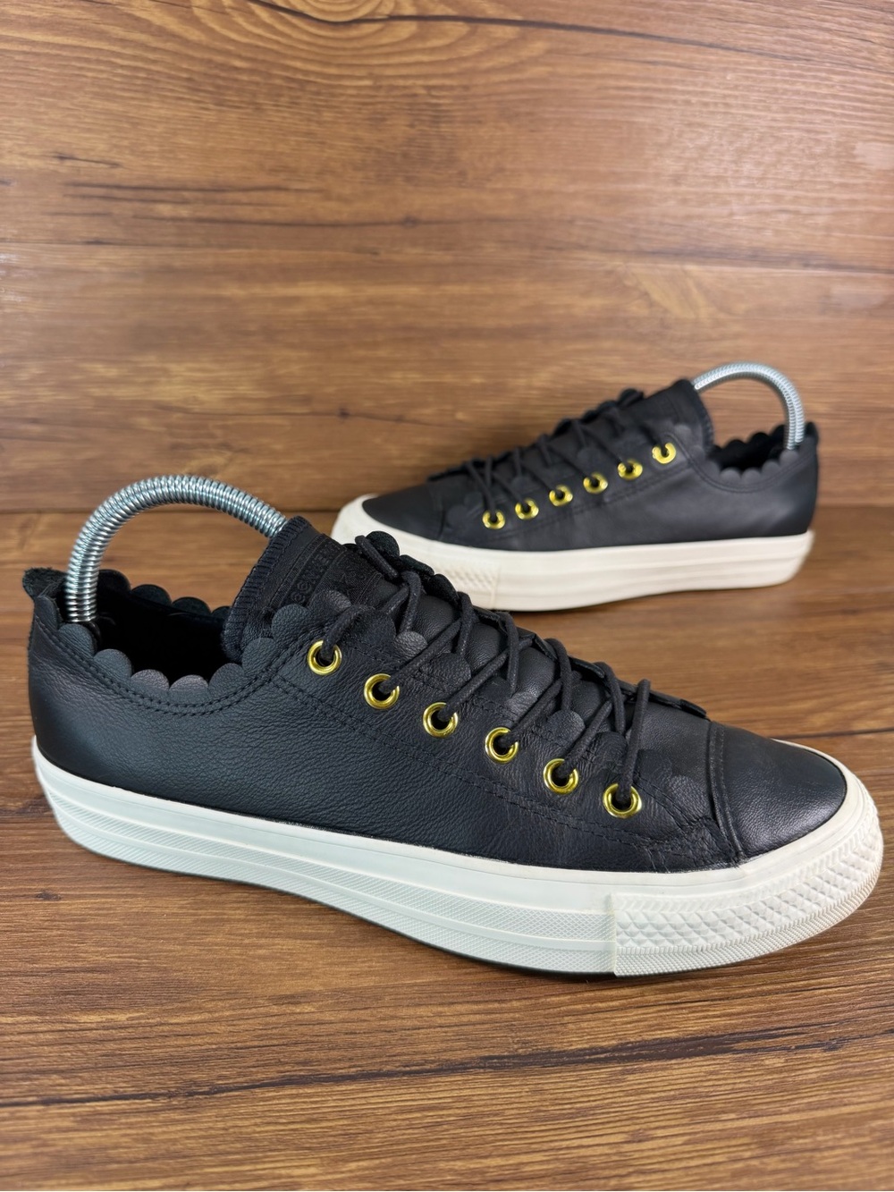 Converse‎ ‘Frilly’ Leather Low Top Sneakers Women’s Size 9 Shoes - Picture 10 of 10